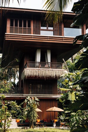 In-room safe, desk, laptop workspace, iron/ironing board - LOST LINDENBERG (Pekutatan)