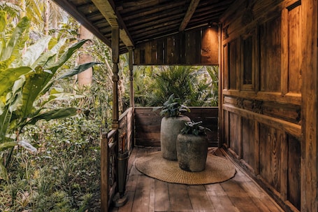 Masajes con piedras calientes, masajes de tejido profundo. LOST LINDENBERG