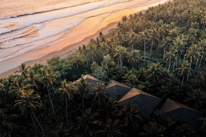 On the beach, black sand - LOST LINDENBERG (Pekutatan)