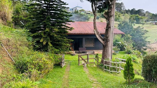 Secluded Chalet in Cerro de la Muerte Coffee Region with Fireplace & Green Views