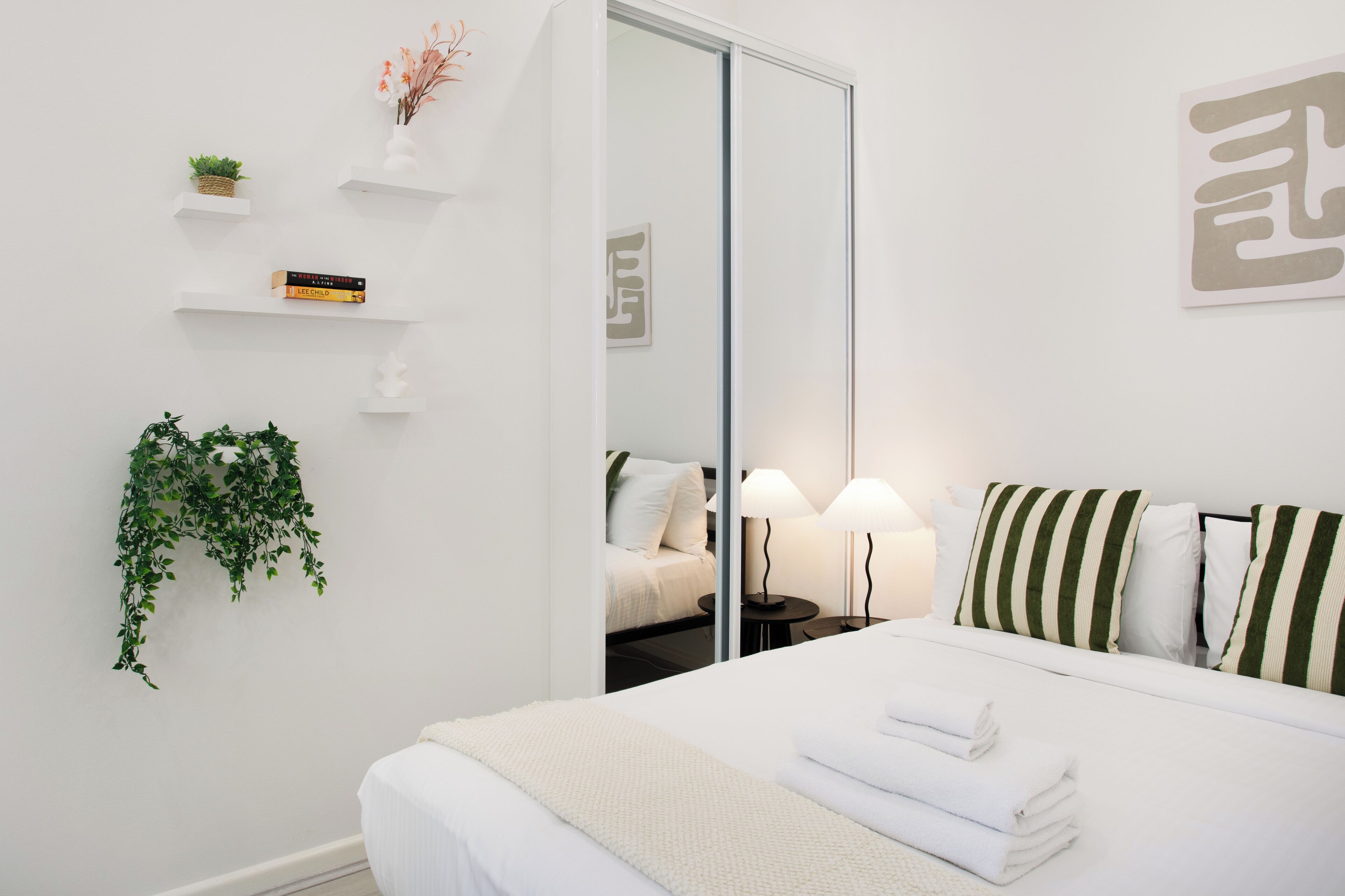 Strykjärn/strykbräda, internet och sängkläder