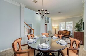 Dining - Spacious 5-bedroom bungalow in pleasant Missouri City with AC and private pool (Missouri City)