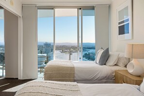2 bedrooms, iron/ironing board, free WiFi, bed sheets - Chevron Renaissance River View (Surfers Paradise)