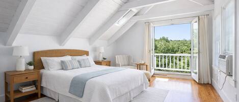 6 habitaciones, escritorio y tabla de planchar con plancha