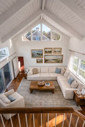 Smart TV, libros y impresora 