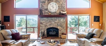 Pine Mountain Club Cozy Alpine Cabin Hideaway with Game Room