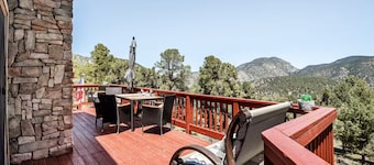Pine Mountain Club Cozy Alpine Cabin Hideaway with Game Room