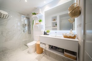 Shower, jetted bath, hair dryer - Aqua Luxe Opulence Vista Piscina & Golf · by Sun5 (Bavaro)