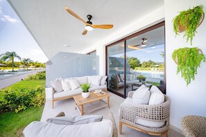 Terrace/patio - Aqua Luxe Opulence Vista Piscina & Golf · by Sun5 (Bavaro)