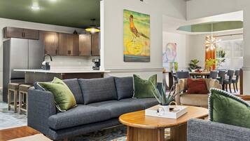 TV connectée, cheminée, jeux vidéo