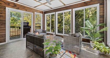 Rally Point Inn: private family getaway with pool, gym, hot tub, arcade