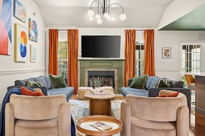 Smart-TV, Kamin, Videospiele