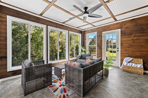 Smart TV, fireplace, video games - Rally Point Inn: private family getaway with pool, gym, hot tub, arcade (Clarksville)