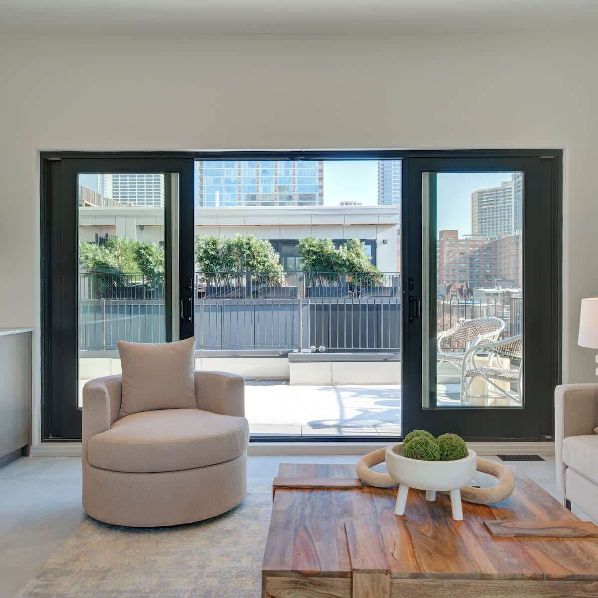 TV, peis og kontorer