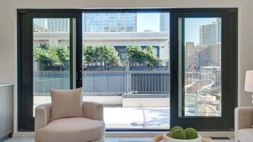 TV, peis og kontorer