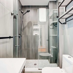 Shower, hair dryer - 2BDR Rittenhouse Luxe In The Heart Of It All (Philadelphia)