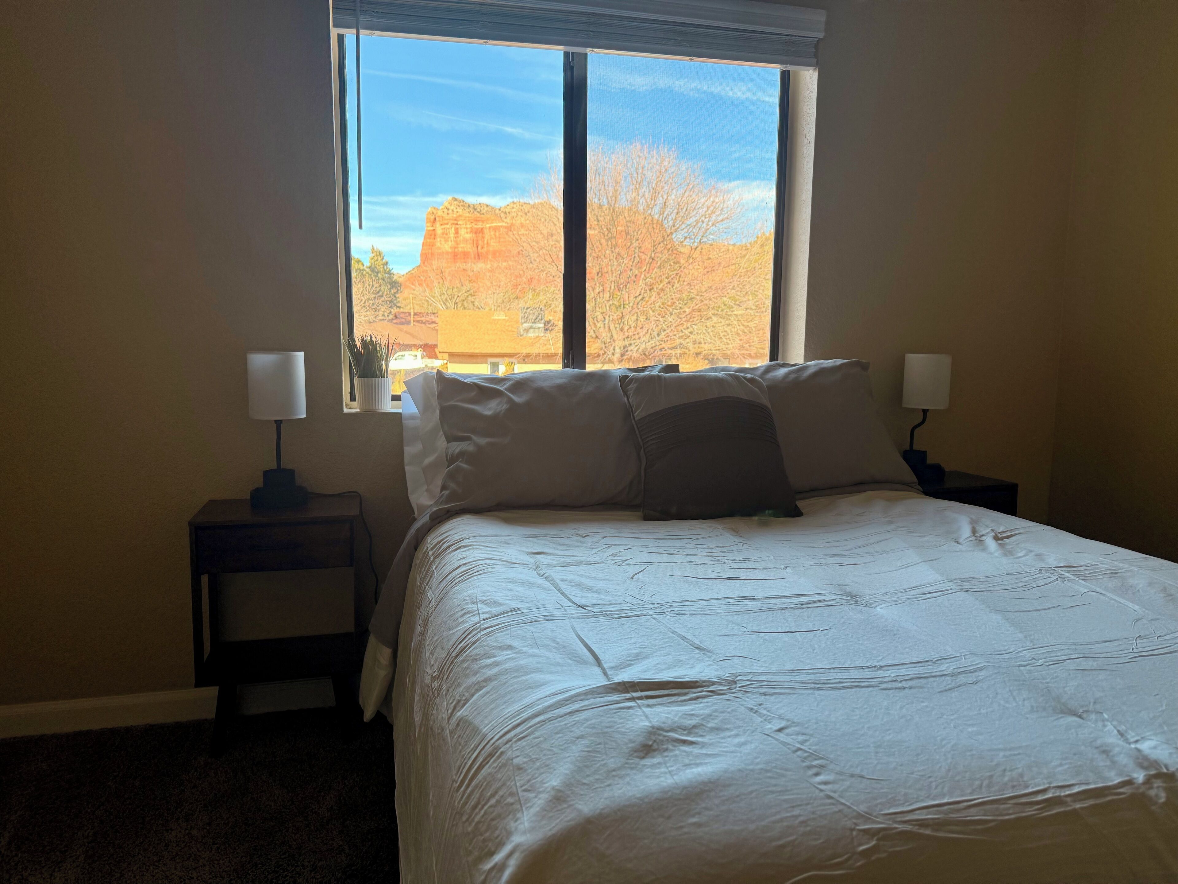 2 habitaciones, tabla de planchar con plancha, wifi y ropa de cama 