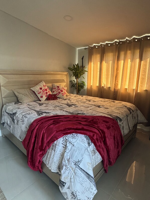 Iron/ironing board, WiFi, bed sheets