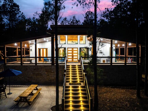 Luxury Broken Bow Cabin | Private Pool, Pickleball & Mini Golf | Sleeps 16