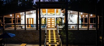 Luxury Broken Bow Cabin | Private Pool, Pickleball & Mini Golf | Sleeps 16