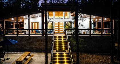 Luxury Broken Bow Cabin | Private Pool, Pickleball & Mini Golf | Sleeps 16