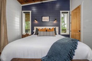 4 bedrooms, desk, free WiFi, bed sheets - Brand New Luxury Broken Bow Cabin - Pool, Pickleball, Sauna, Mini Golf (Broken Bow)