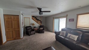 TV - Lakes of The North Ski, Snowmobile, Golf, Outdoor Paradise 3-bedroom house (Elmira)