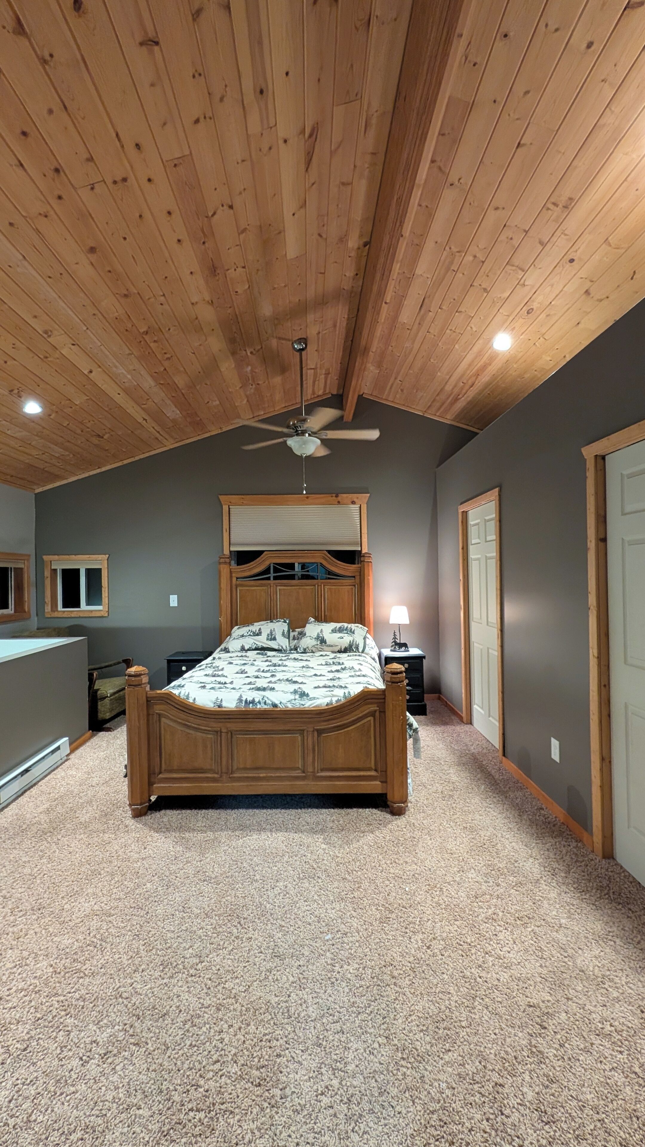 3 chambres, coffres-forts dans les chambres, fer et planche à repasser