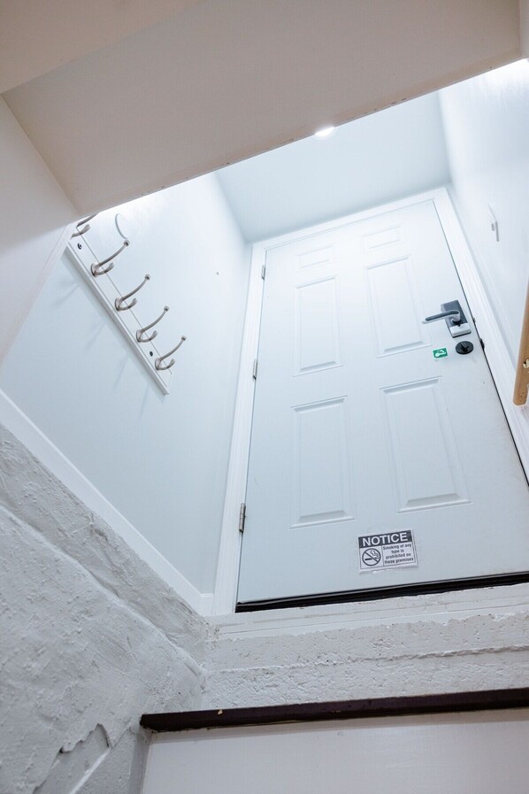 Unclassified image, 1 of 78, button - -Queen+Sofa Bed-“Modern/Cozy/Lovely” Casita CoNeJo (Providence)