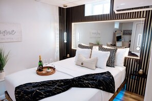 1 chambre, fer et planche à repasser, accès Internet, draps fournis