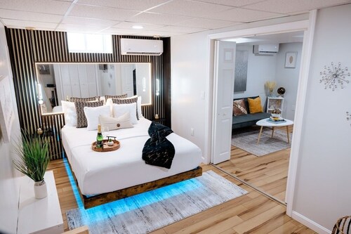 -Queen+Sofa Bed-“Modern/Cozy/Lovely” Casita CoNeJo