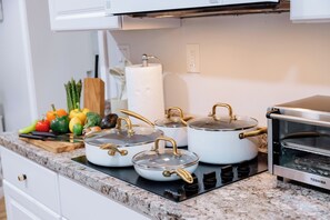 Microondas y placa de cocina