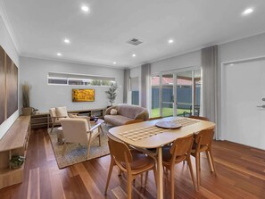 Interior - Spacious 3-Bed Home in Leafy Yokine (Yokine)