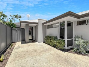 Exterior - Spacious 3-Bed Home in Leafy Yokine (Yokine)
