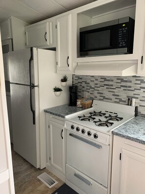 Mikrobølgeovn, ovn og kokeplater