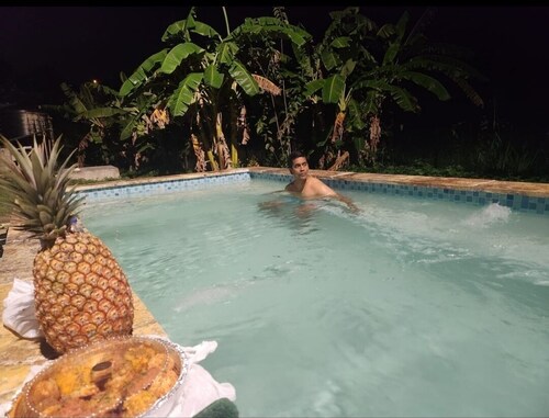 3-bedroom villa in quaint Mount Irvine with cool AC breeze