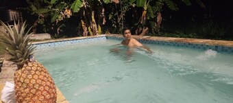 3-bedroom villa in quaint Mount Irvine with cool AC breeze