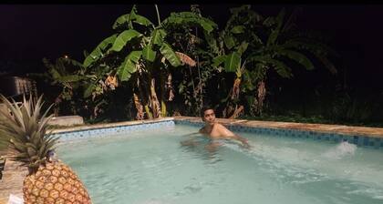 3-bedroom villa in quaint Mount Irvine with cool AC breeze