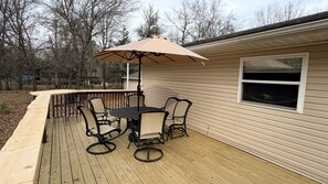 Outdoor dining - Rustic Comfort Near Woods and Water (Necedah)