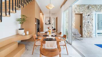 Executive Villa | Dining room
