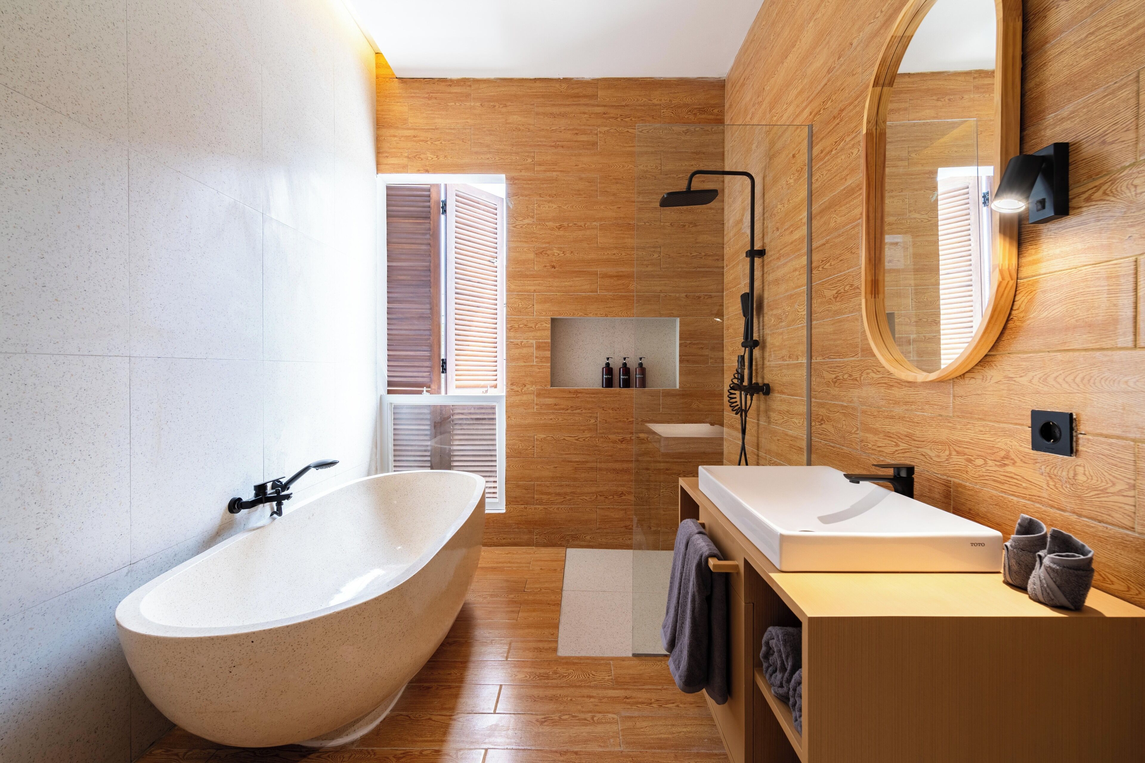 Executive Villa | Bathroom | Free toiletries, towels, soap, shampoo