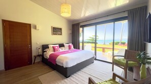 Desk, iron/ironing board, free WiFi, bed sheets - Tiarenui Beach villa Moorea with private beach, large parc, AC, daily breakfast (Maharepa City)