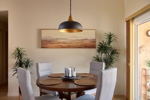 Dining - Stylish Dove Mountain Retreat - Golf & Hiking - Quiet Cul-de-Sac (Marana)