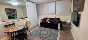 Living area - London Luxe Nest Your Perfect Short Stay (London)