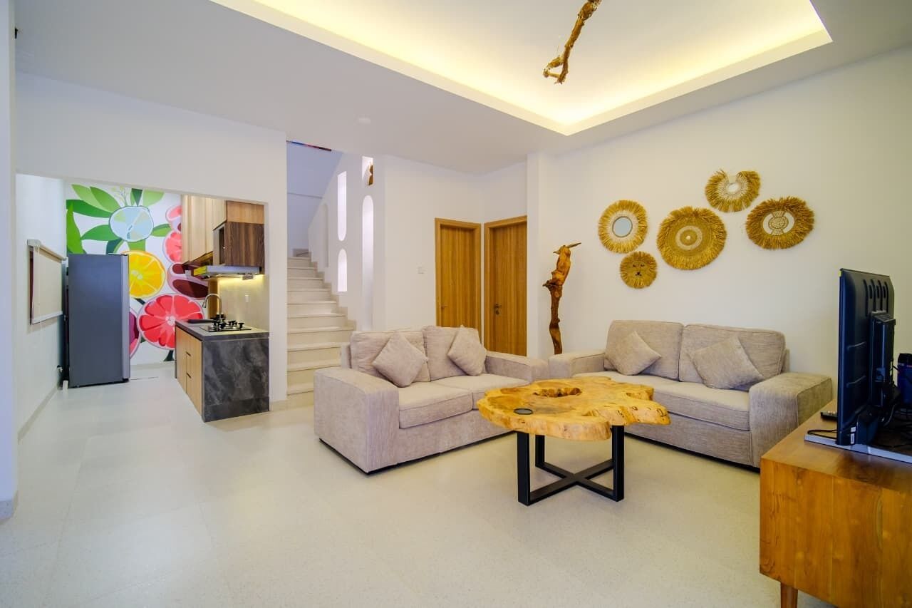 Villa, 5 chambres, piscine privée | Coin séjour | Télévision à écran plat