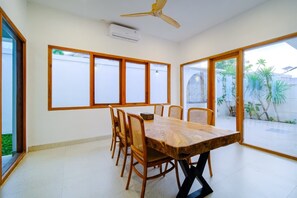 Villa, 5 Bedrooms, Private Pool | Dining