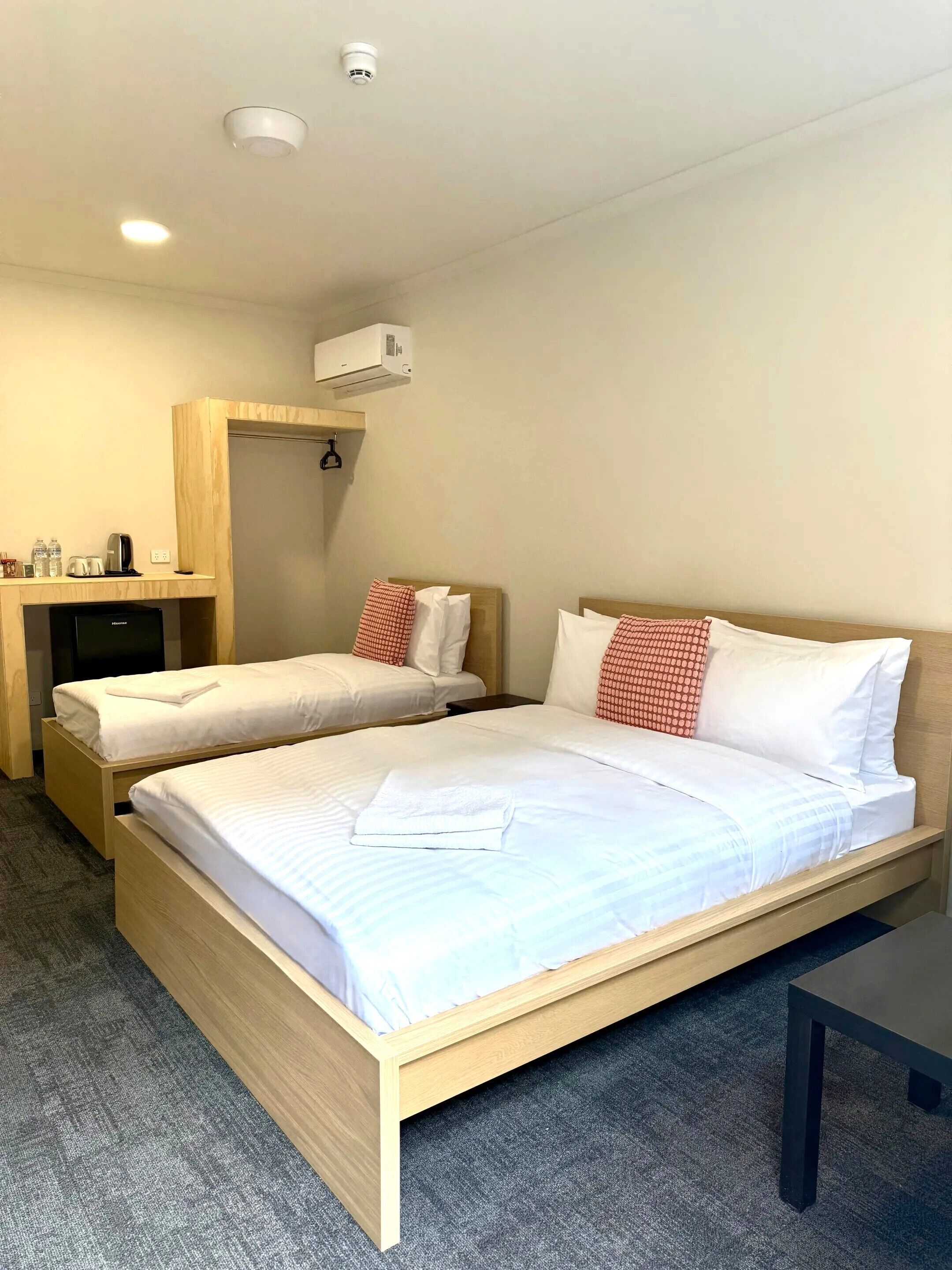 Triple Room, Multiple Beds | Free WiFi, bed sheets