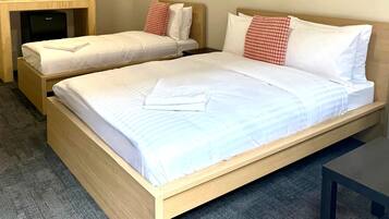 Triple Room, Multiple Beds | Free WiFi, bed sheets