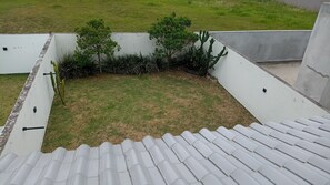 Property grounds - House in a gated community in Cachoeira do Bom Jesus (Florianópolis)