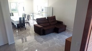 Interior - House in a gated community in Cachoeira do Bom Jesus (Florianópolis)